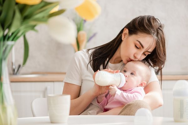 Anne Sütü Faydaları: Bebek Gelişimindeki Önemi