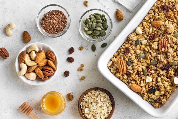 Granola Nedir? Nasıl Yapılır? Kalori ve Besin Değeri