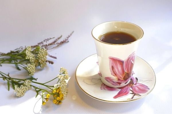 Civanperçemi Çayı Faydaları, Adet Söktürür Mü?