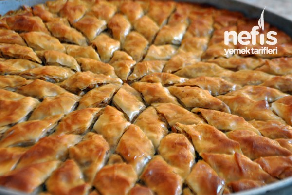 baklava şerbeti sıcak mı dökülür