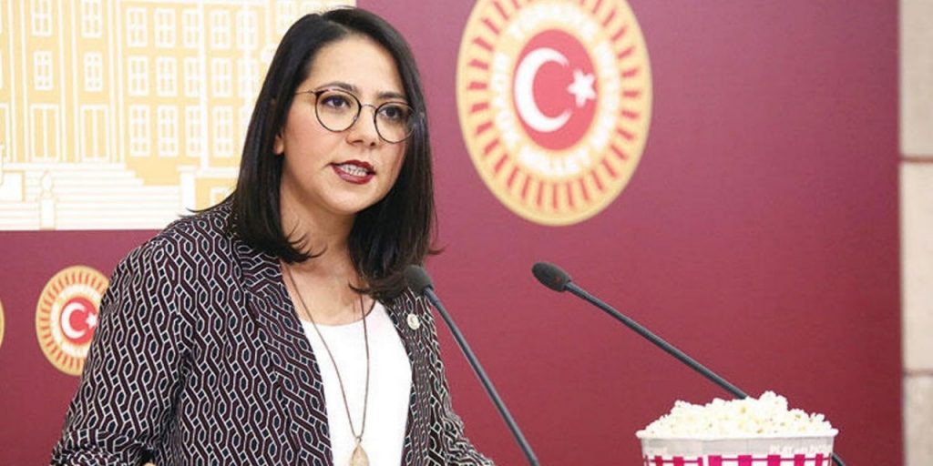 Sera Kadıgil – Maksatbilgi