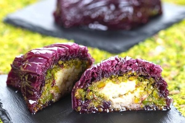 Mor Baklava Nedir? Malzemeleri, Nasıl Yapılır?