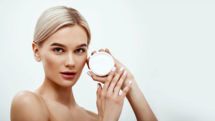 En iyi 8 kırışıklık ve erken yaşlanma karşıtı krem markası tavsiyesi