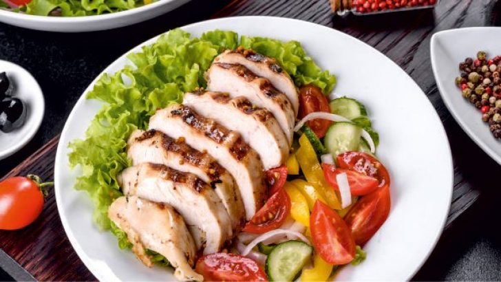 1 tabak, 1 porsiyon tavuklu salata kaç kaloridir? Diyet tavuklu salata tarifi