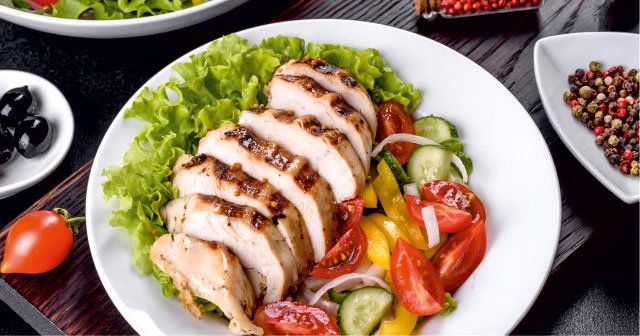 1 tabak, 1 porsiyon tavuklu salata kaç kaloridir? Diyet tavuklu salata tarifi