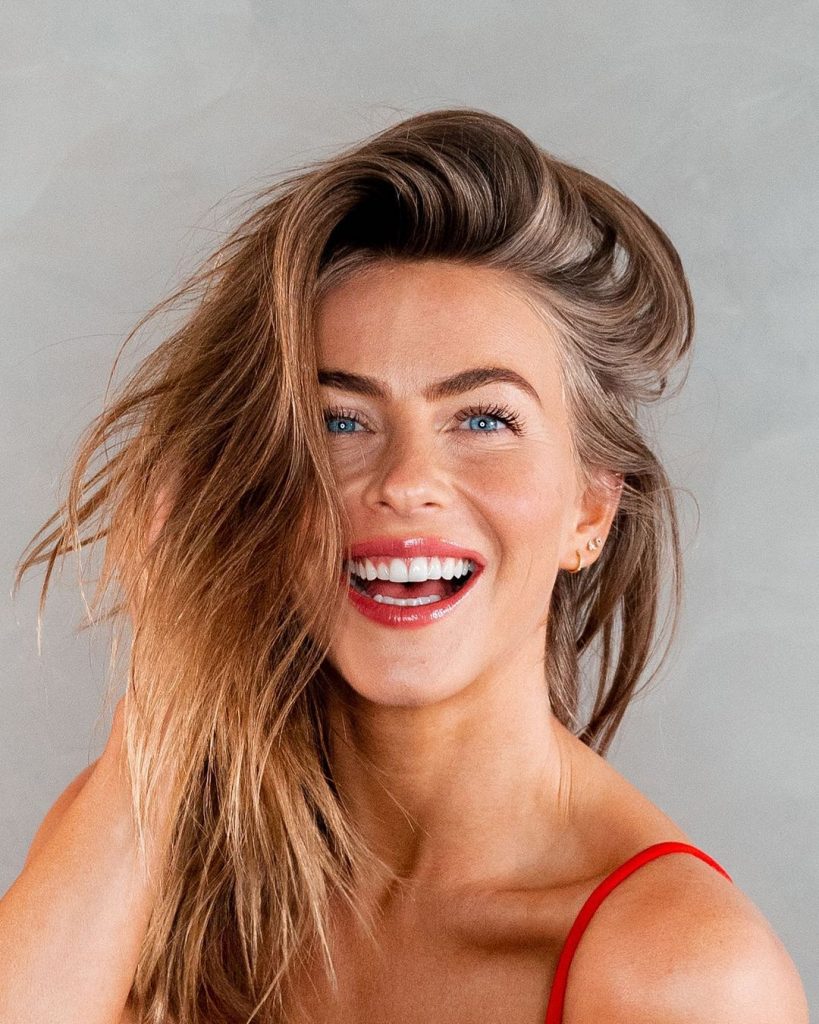 Julianne Hough – herdembilgiler