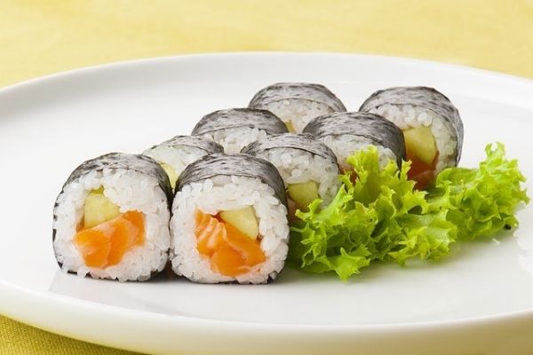 sake maki sushi