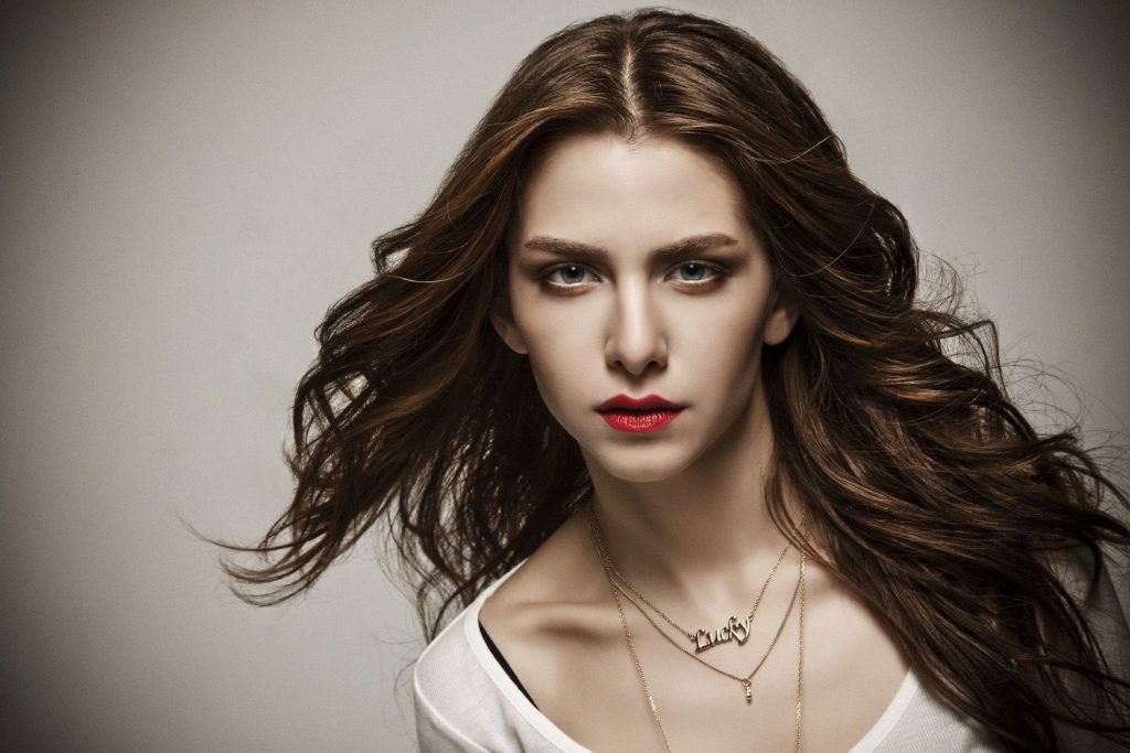 Ezgi Asaroğlu – herdembilgiler