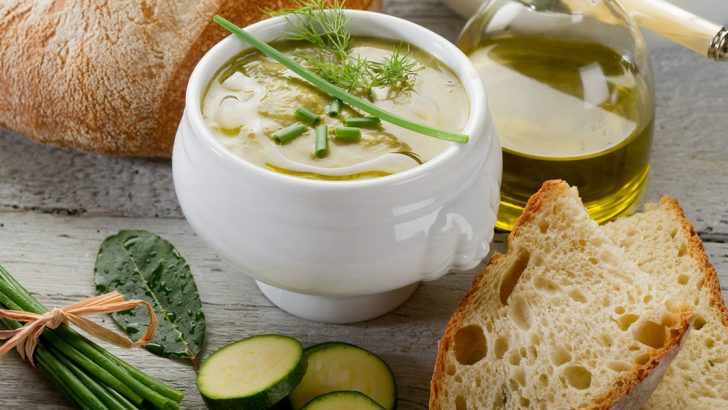 3 günde -3 kilo iddia ediyor! Kabak çorbası detoksu nasıl yapılır? İşte yağ yakımını hızlandıran çorba tarifi