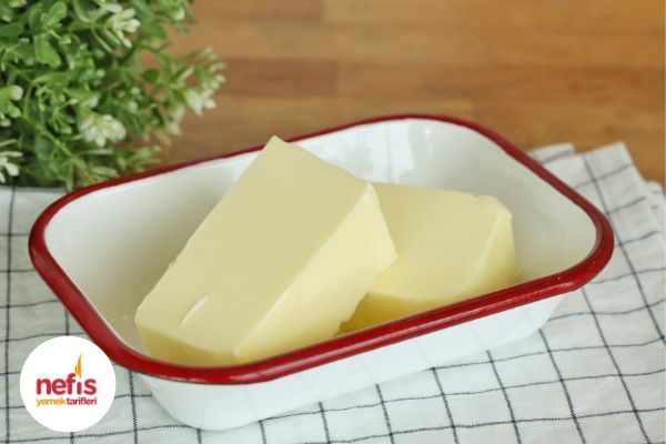 Tereyağı Nasıl Yapılır? Faydaları ve Zararları