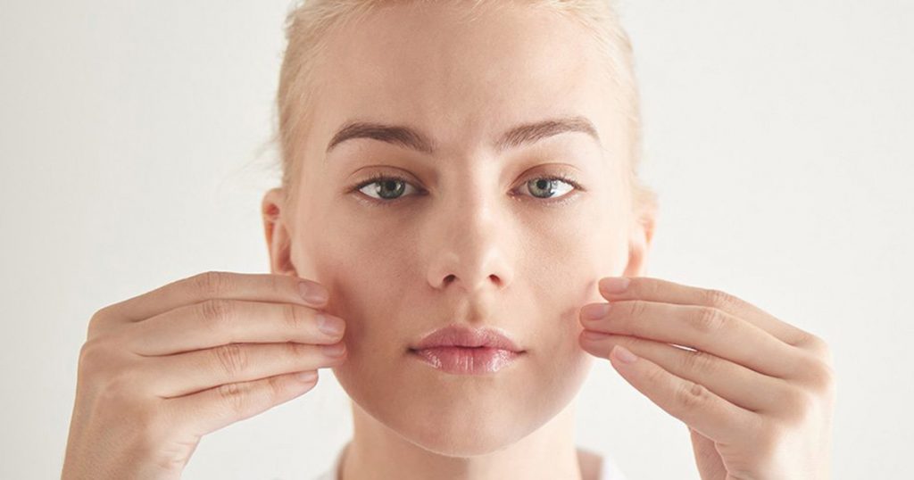 Ameliyatsız yüz inceltme nasıl olur? Sadece 5 dakikanızı ayırarak daha ince yüz hatlarına sahip olabilirsiniz (yüz yogası)