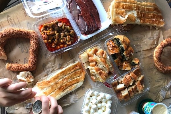 tarihi çınaraltı çay bahçesi