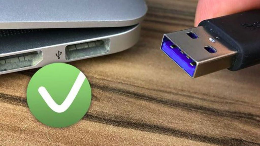 USB belleğin doğru tarafı neresi? Tek seferde USB yuvasına takmanın yolları