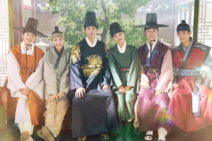 “Our Blooming Youth” Dizisinin Yeni Bir Afişi Yayımlandı » Güney Kore Sineması