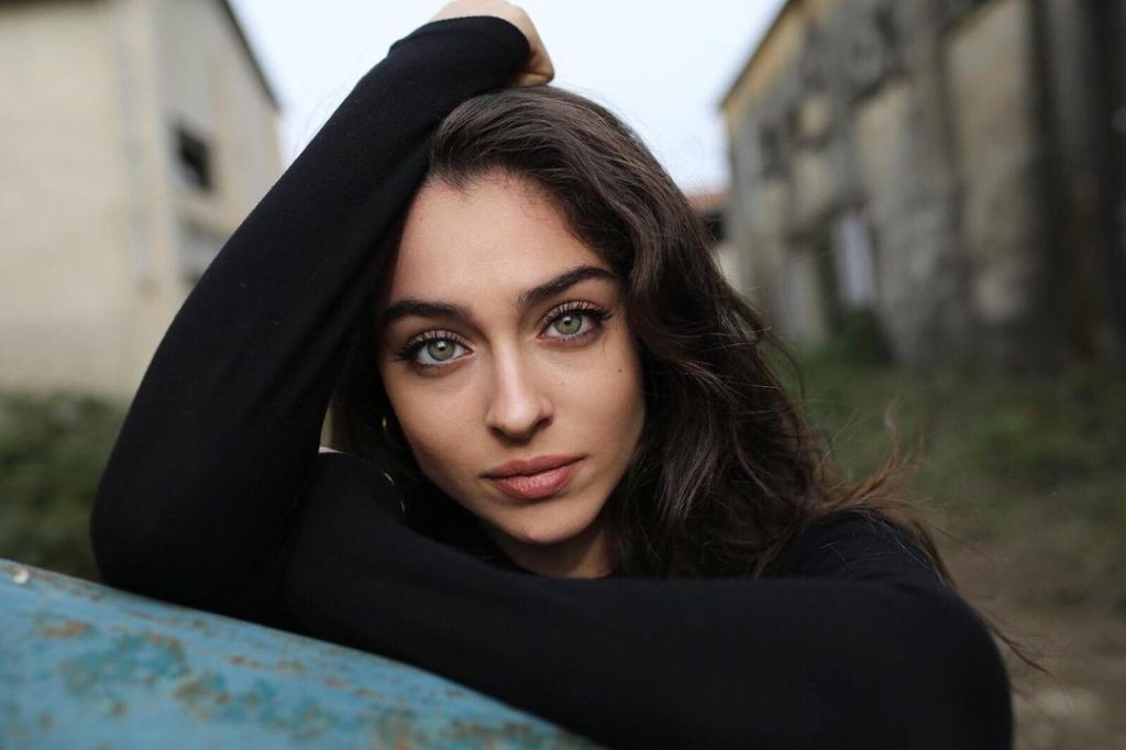 Cemre Baysel – herdembilgiler