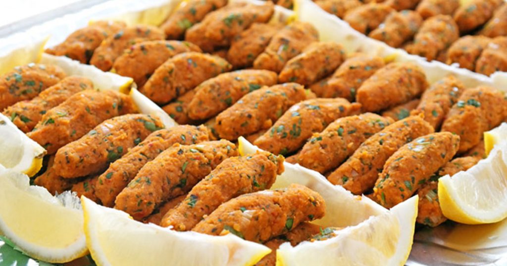 Beş çaylarının olmazsa olmazı ölçüsü şaşmayan kolay mercimek köftesi tarifi