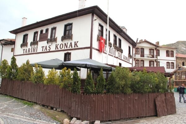 tarihi taş mektep restoran