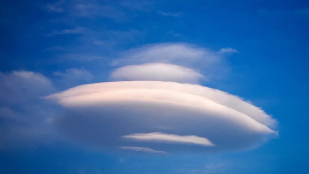 Havaii Semalarını UFO Şeklindeki Bulutlar Sardı. Peki, Bulutlar Neden Oluşur?