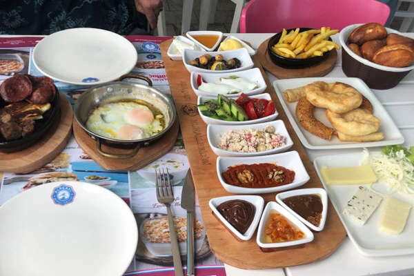 alaçatı muhallebicisi kahvaltı