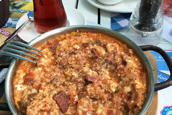 alaçatı muhallebicisi kahvaltı fiyatları