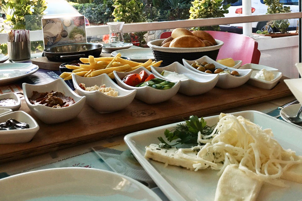 alaçatı muhallebicisi kahvaltı