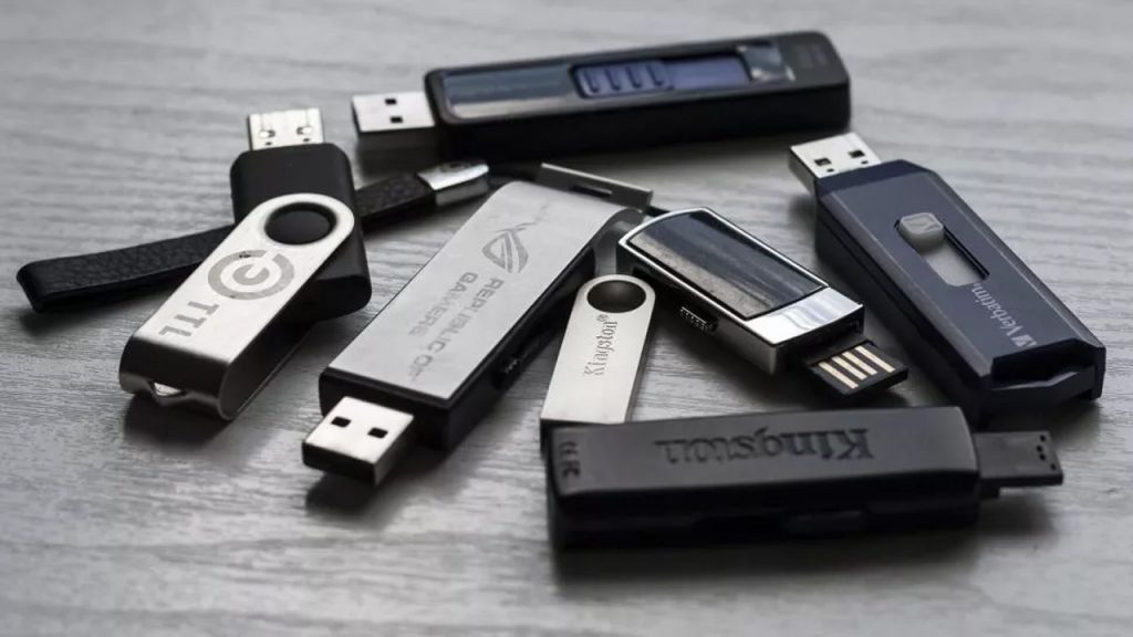 Microsoft, bazı test üyelerine ücretsiz flaş sürücüler gönderiyor…