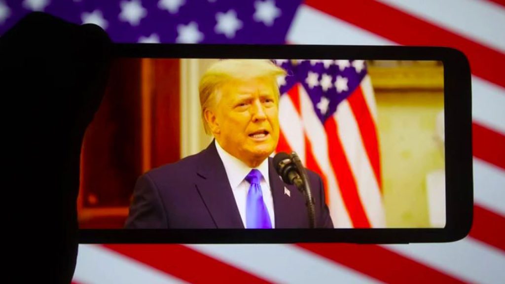 YouTube, uzun zamandır yasak uyguladığı Donald Trump hakkında son kararını verdi