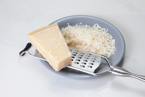 Parmesan Peyniri Nedir? 700 Yıllık Lezzet Sırları