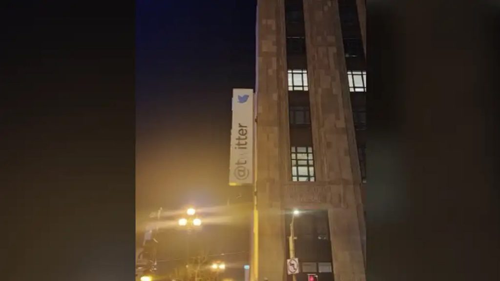 Elon Musk, bu sefer de “w” harfini kaldırdı; Twitter’ın ismini “Titter” yaptı