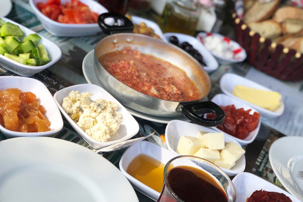 şakir'in yeri foça