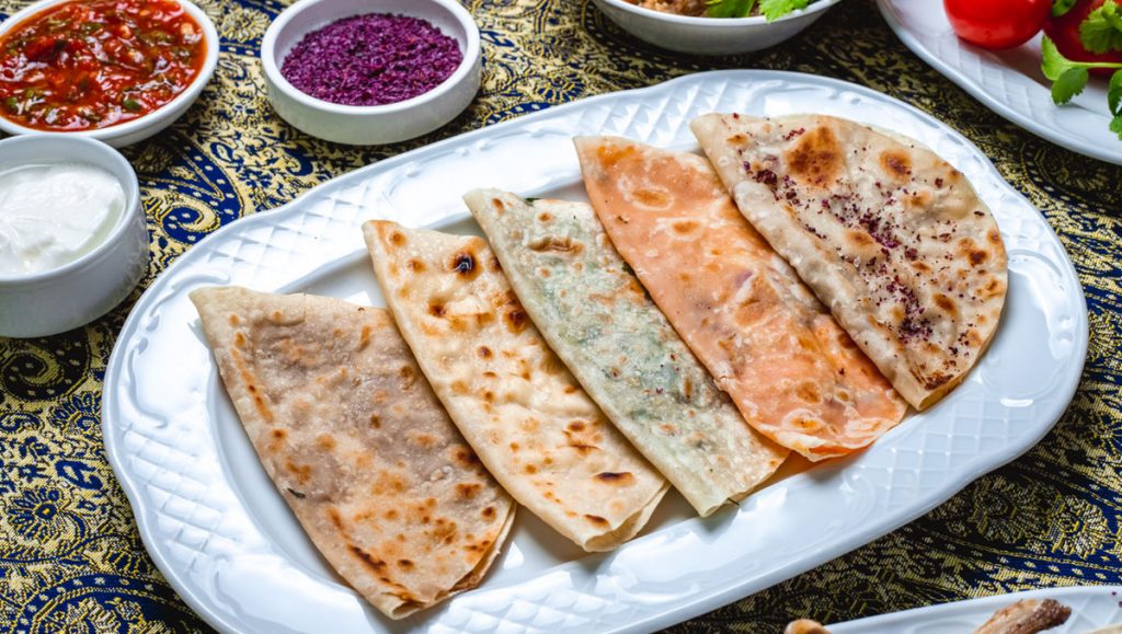 Gözlemenin yanına ne gider? Hangi yiyecek ve içecekler ile servis edilebilir?