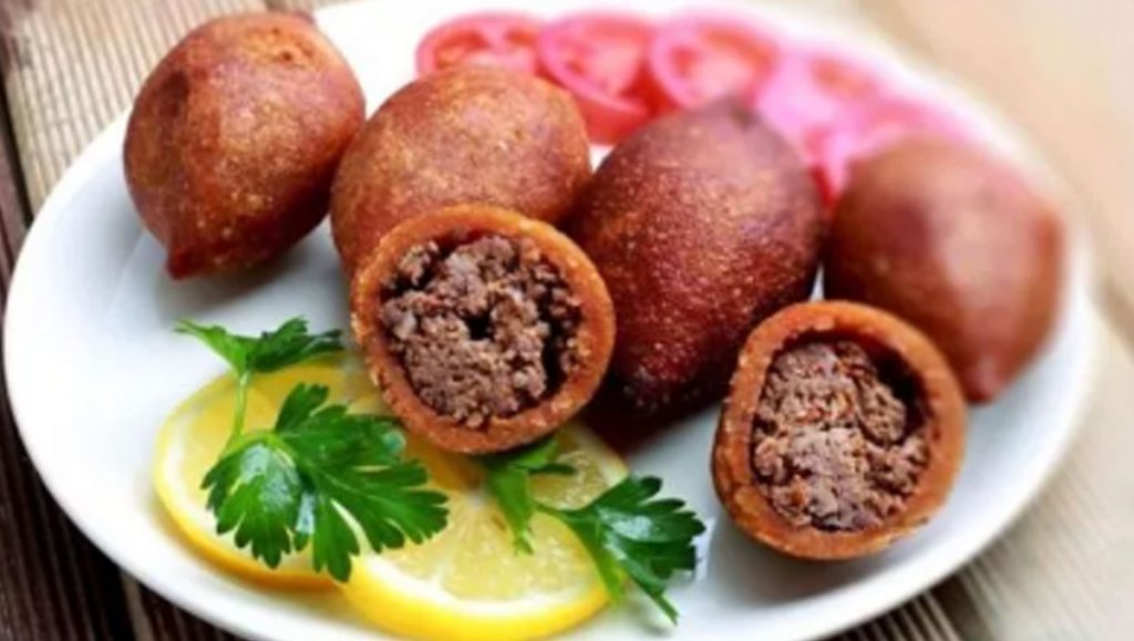 İçli köftenin yanına en iyi ne gider? Hangi yiyecek ve içecekler yakışır?