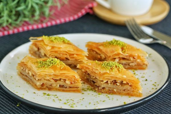 Tam Kıvamında Baklava Şerbeti Nasıl Yapılır, Dökülür?