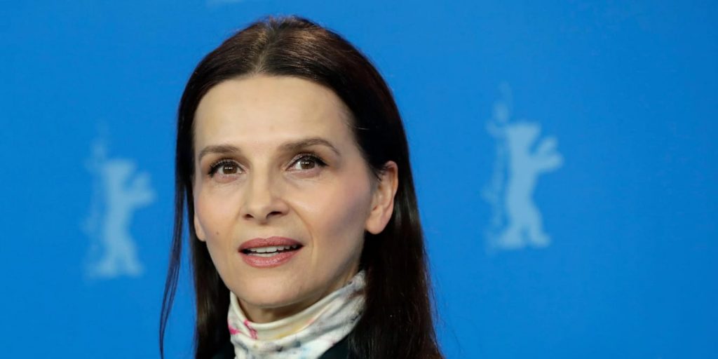 Apple+, Ben Mendelsohn ve Juliette Binoche’lu The New Look dizisine onay verdi – Haberler