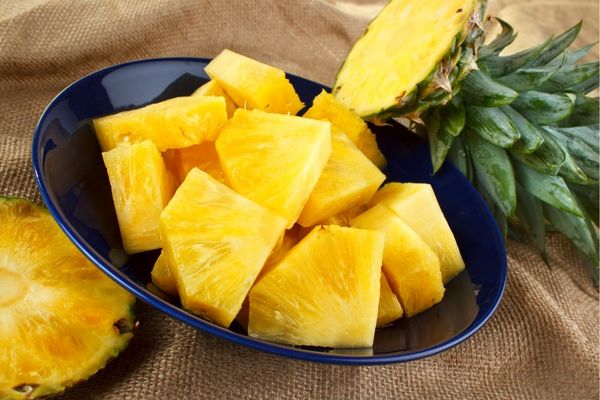Ananas Nasıl Soyulur, Kesilir? Videolu Resimli 3 Kolay Adım
