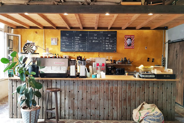 coffee shelter bozcaada