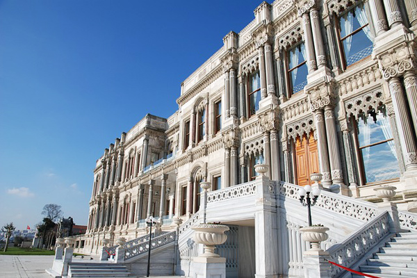 çırağan sarayı nerededir