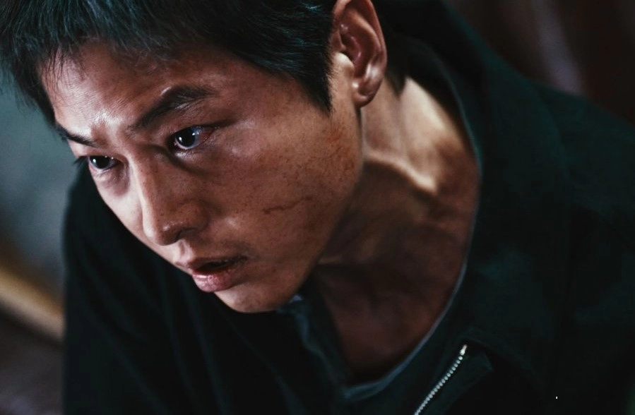 Song Joong Ki’nin Yaklaşan Filminden Yeni Bir Afiş Yayımlandı » Güney Kore Sineması