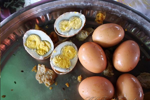 Çift Sarılı Yumurta Nasıl Olur? Nasıl Anlaşılır? Doğal Mı?