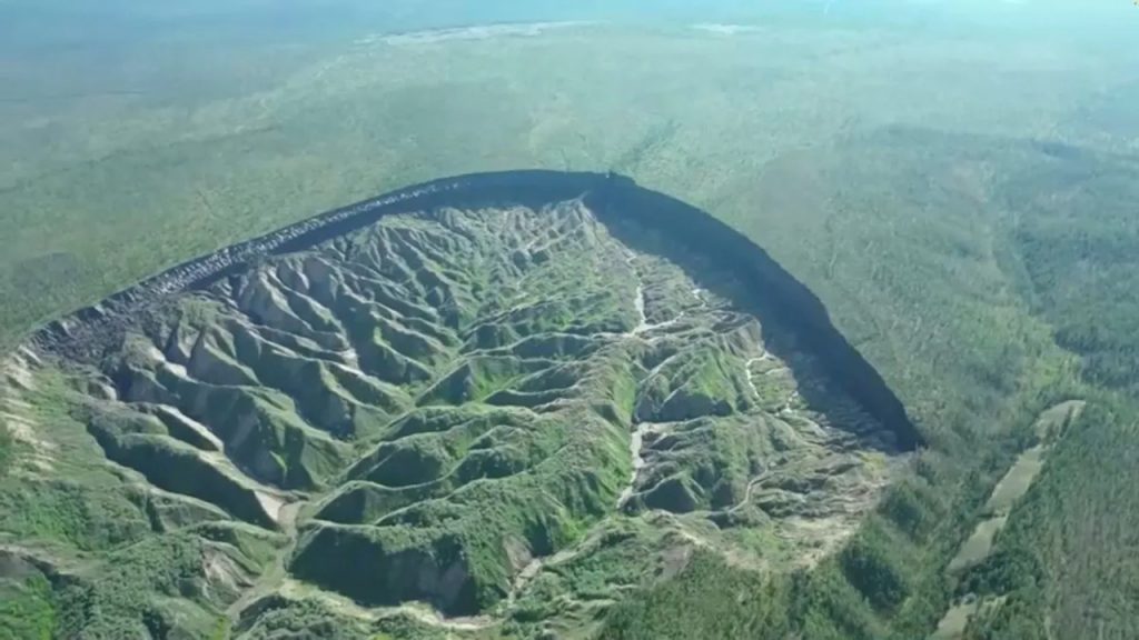 Sibirya’daki devasa bir yarık, kelimenin tam anlamıyla gezegenimizin açık yarası olarak görülüyor…