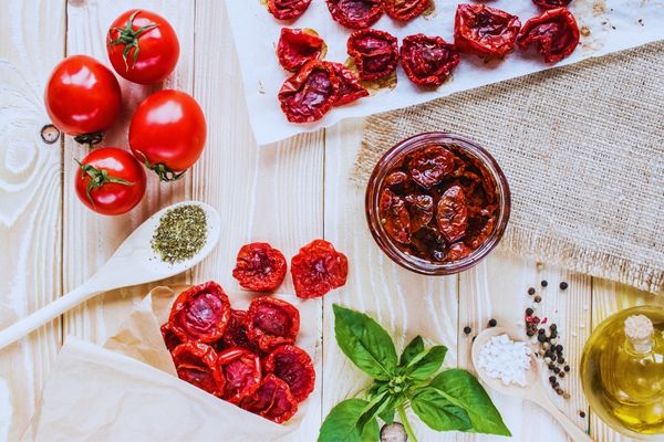 Evde Domates Nasıl Kurutulur? Fırında, Güneşte, Adım Adım – Nefis Yemek Tarifleri